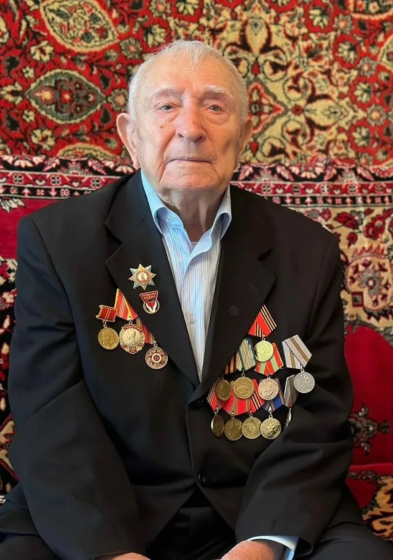 Ветеран Юрий Петрухин отмечает 99-летие в Дагестане