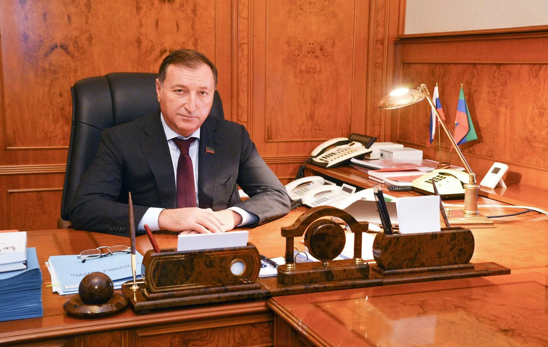 Заур Аскендеров поздравил дагестанцев с Днём флага