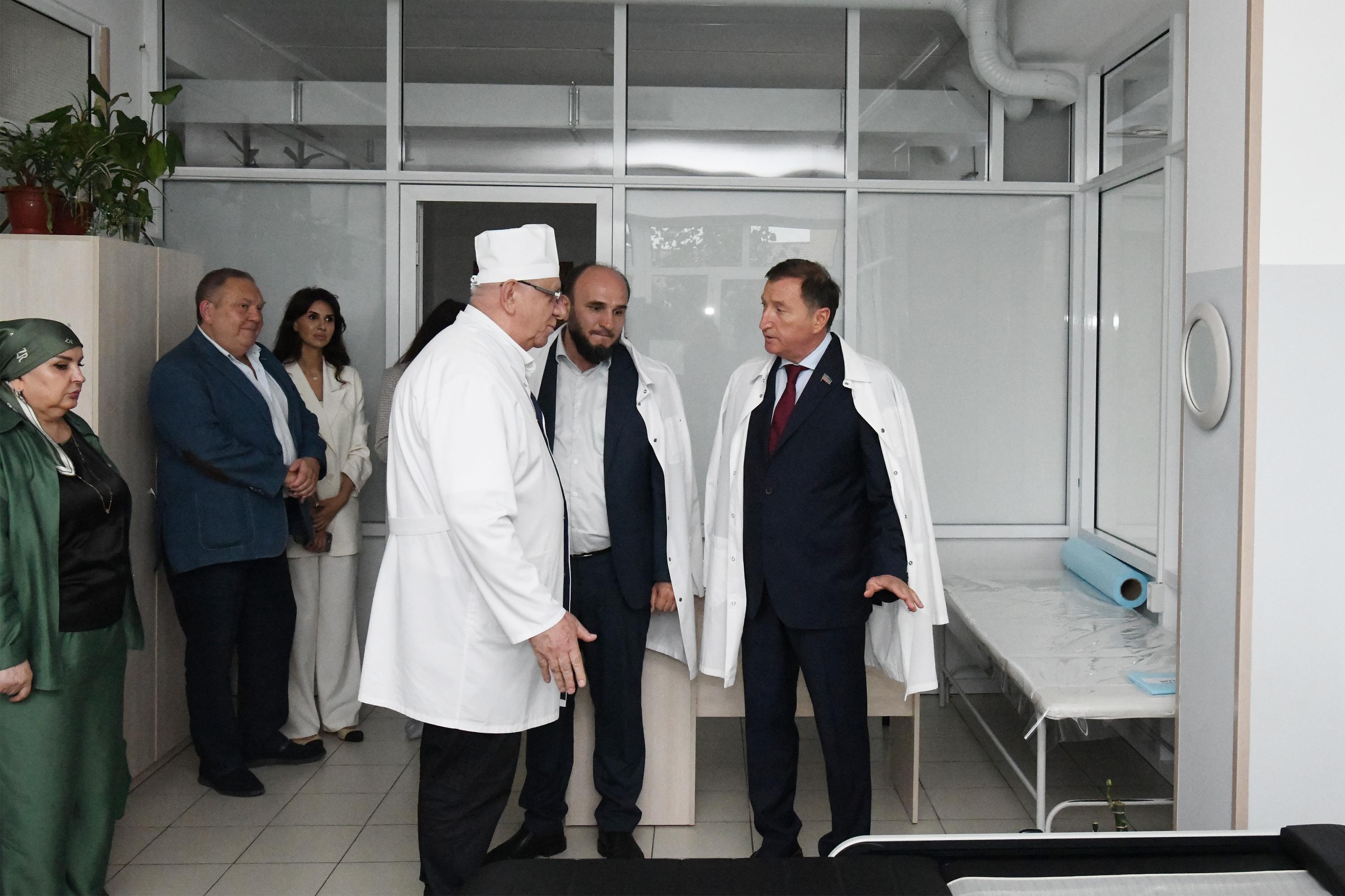 Московские врачи осмотрели 175 детей в Махачкале