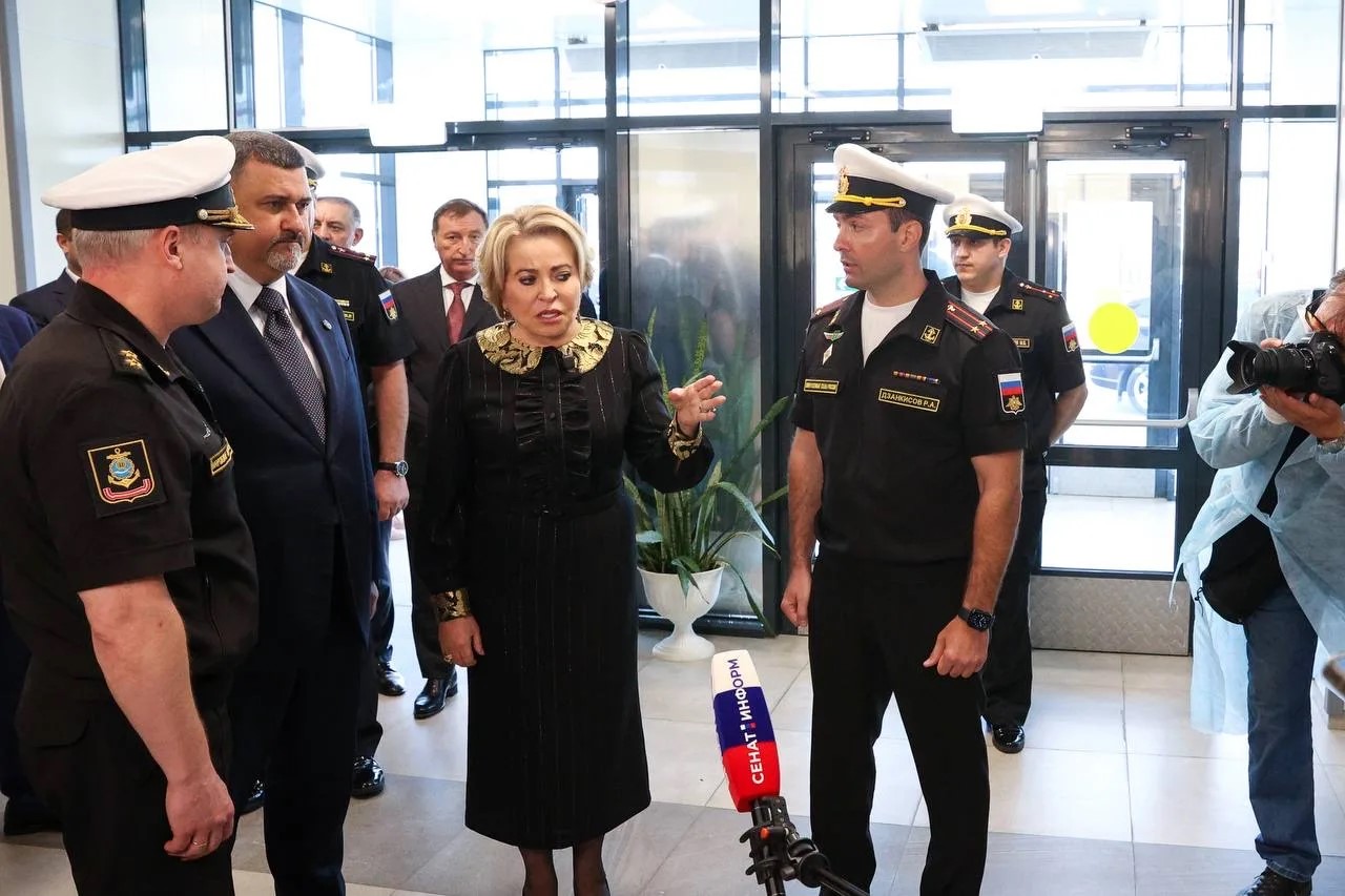 Валентина Матвиенко посетила военный госпиталь в Махачкале