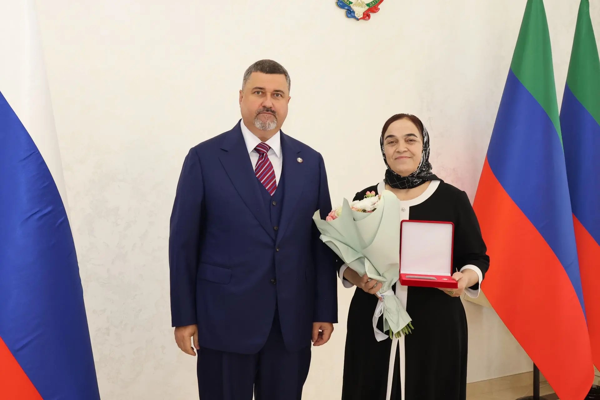 Фёдор Щукин наградил педагогов и врачей Дагестана