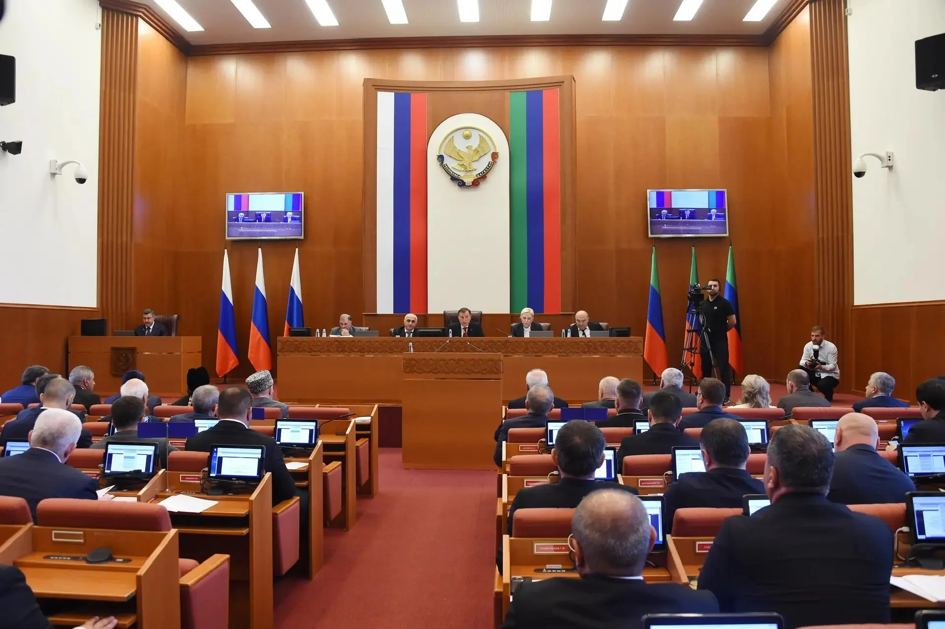 Заур Аскендеров переизбран спикером парламента Дагестана