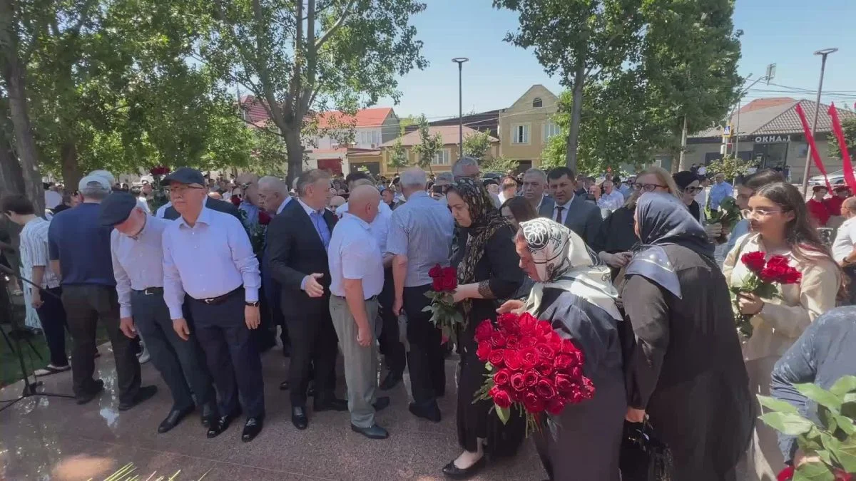 В Махачкале открыт памятник генералу Магомедтагирову