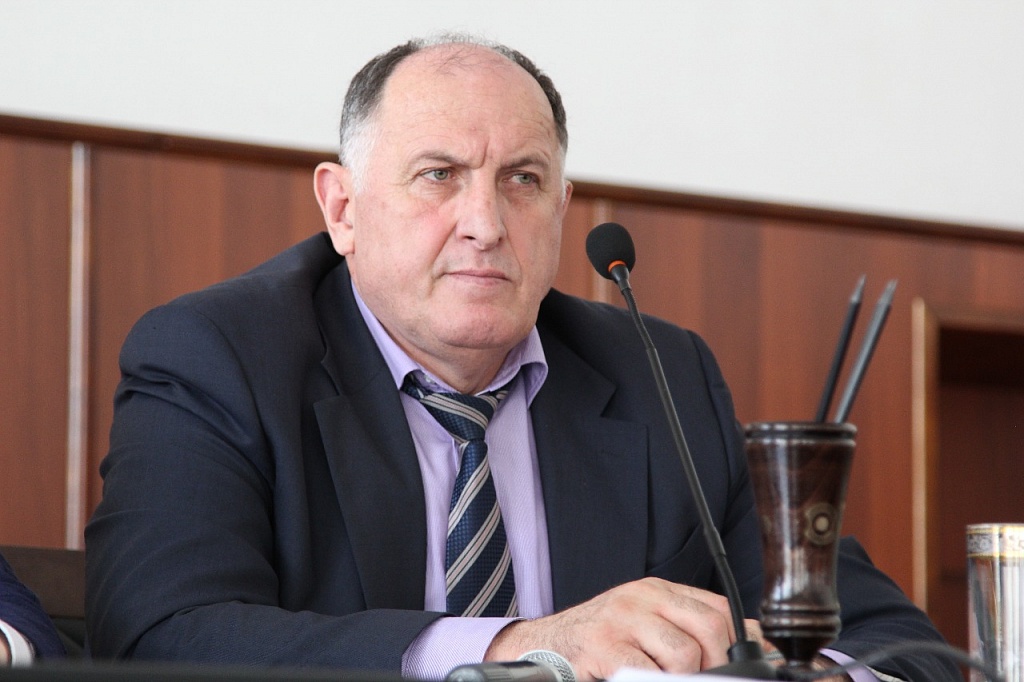 Премьер-министр Дагестана предупредил министров об ответственности за несвоевременную контрактацию объектов