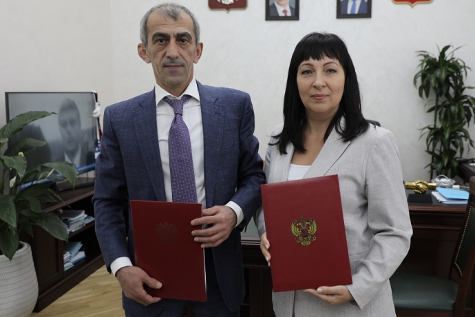 Правительство Дагестана и АО "Сбербанк Лизинг" подписали соглашение о сотрудничестве