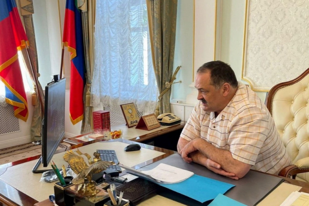 Сергей Меликов поздравил генерал-майора Эседуллу Абачева с освобождением города Лисичанска