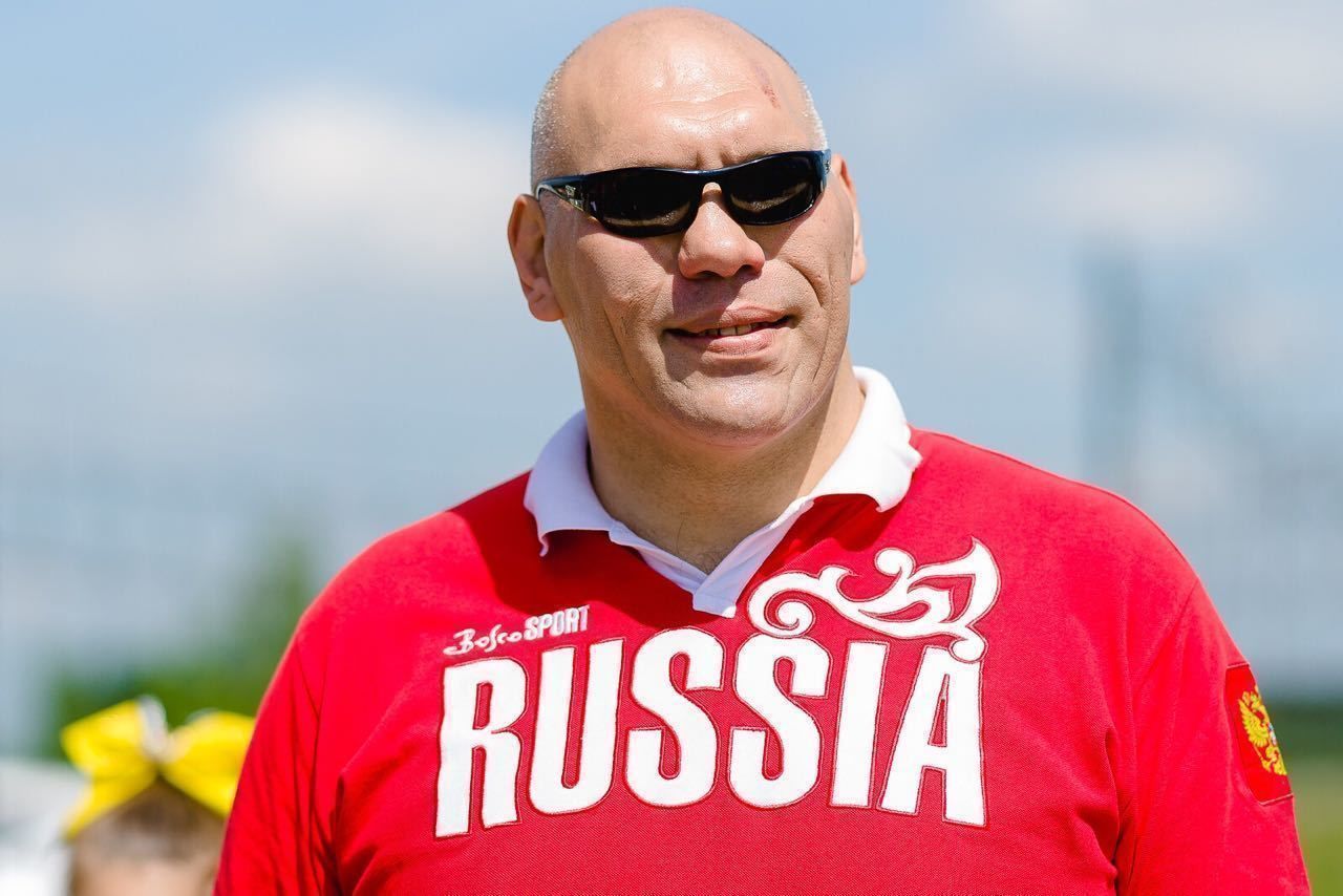 Валуев считает, что Нурмагомедову можно дать Героя Труда, а не России