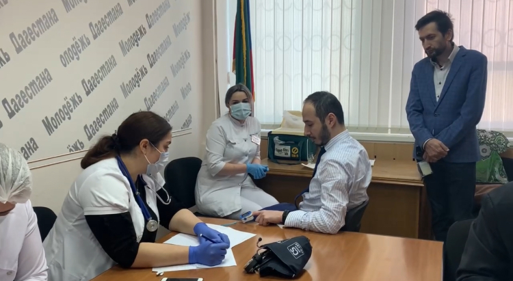 Представители СМИ Дагестана прошли вакцинацию от коронавируса