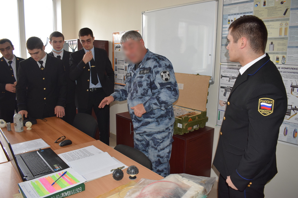 Тематические занятия для будущих юристов проводятся в Дагестане Управлением Росгвардии