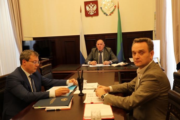 К концу 2023 года в селе Сулейбакент будет построена школа, доложил Абдулмуслимов Юрию Чайке