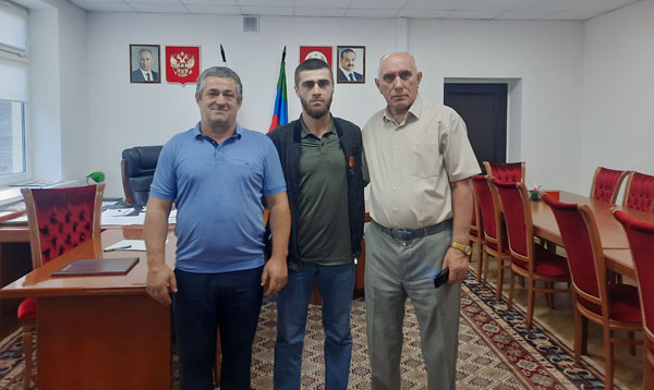 Старшему сержанту Арафату Алиеву вручили медаль "Жукова"