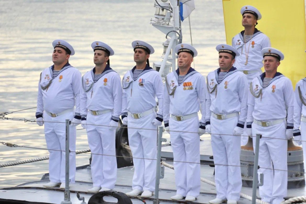 В День ВМФ в Дагестане наградили отличившихся военнослужащих
