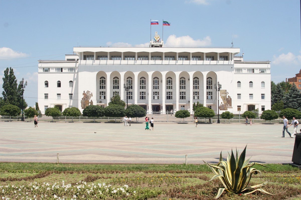 Администрация Буйнакского района разъяснила причину увольнения директоров школ и детсадов