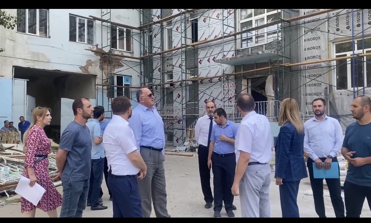 Абдулмуслимов назвал районы отстающие в ремонте школ