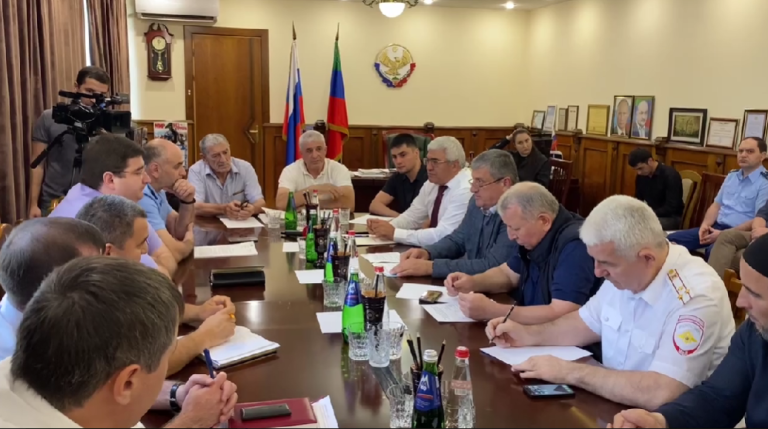 По поручению Главы Дагестана госсекретарь Дагестана Магомед-Султан Магомедов урегулировал вопрос с застройкой парка в Буйнакске