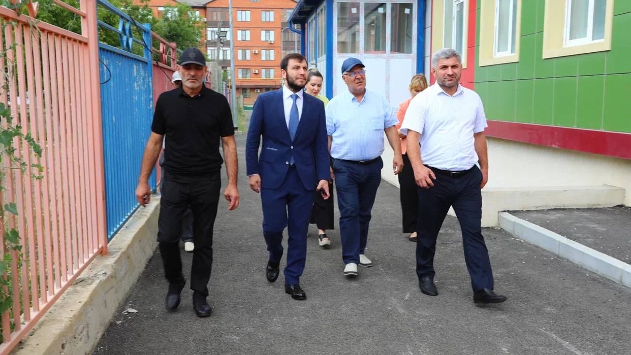 Депутаты проинспектировали ход строительства и капремонта в образовательных учреждениях Хасавюрта