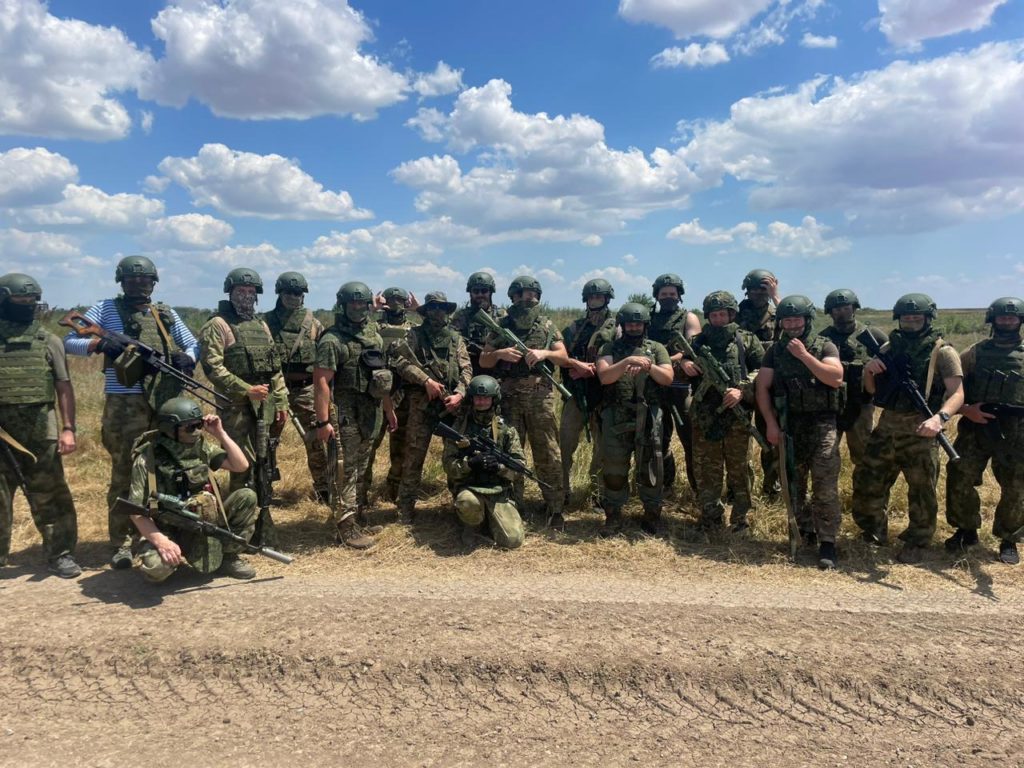 Армия, поддерживаемая народом, непобедима!