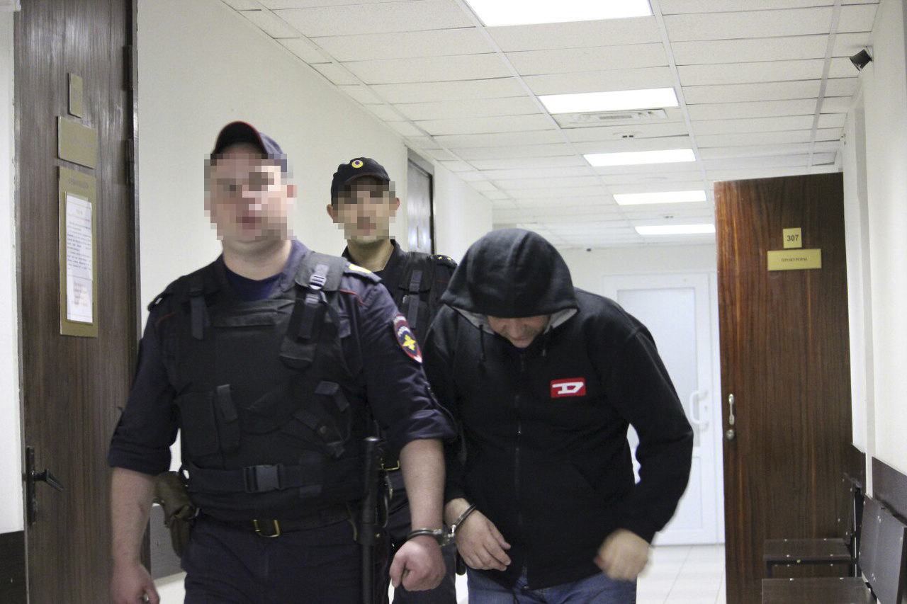 Пятерых фигурантов дела экс-главы Дербентского района отпустили под домашний арест