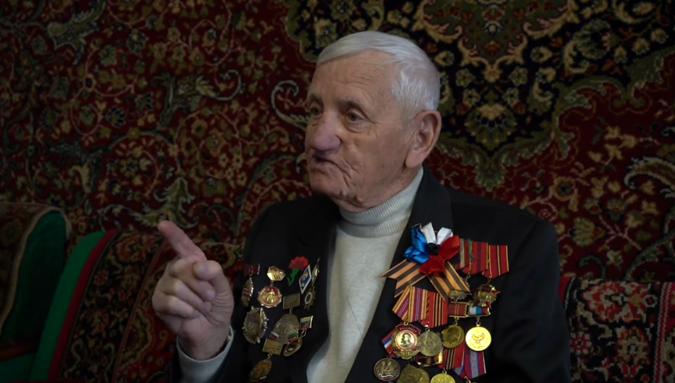 Единственный ветеран, хасавюртовец  Макуха Александр Семенович  рассказал как для него и его батареи завершилась война