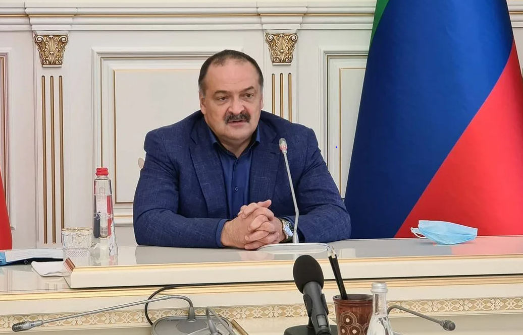 Сергей Меликов поздравил дагестанских педагогов с Днем учителя