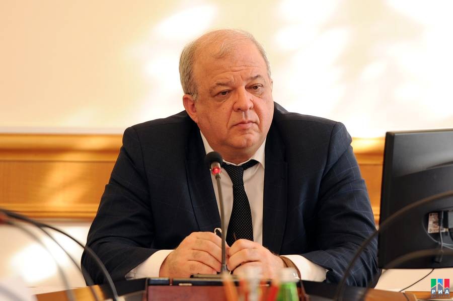 Вице-премьер Дагестана Анатолий Карибов ушел в отставку