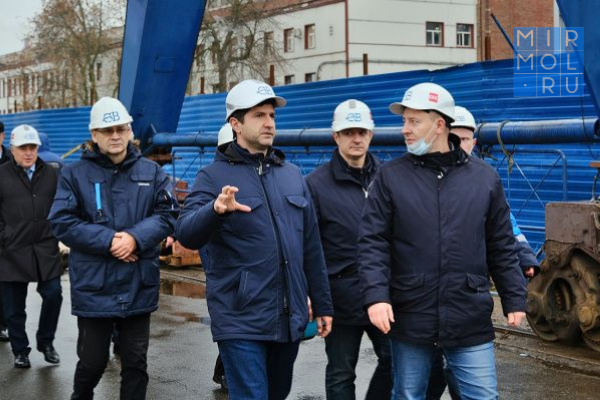 Руководитель завода "Северная верфь" из Санкт-Петербурга заинтересован в поставках комплектующих из Дагестана