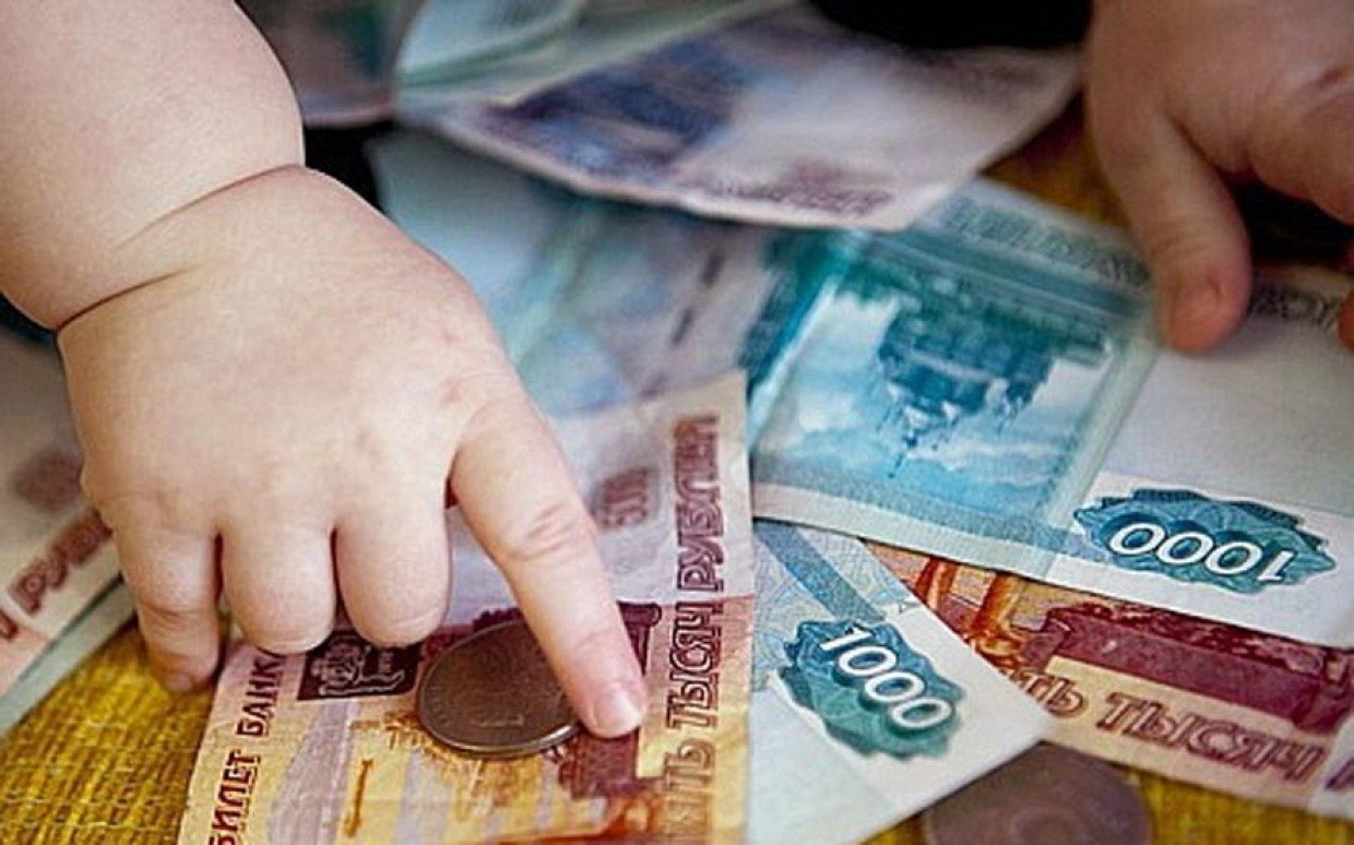 В России изменились правила подачи документов на выплаты детям до трех лет