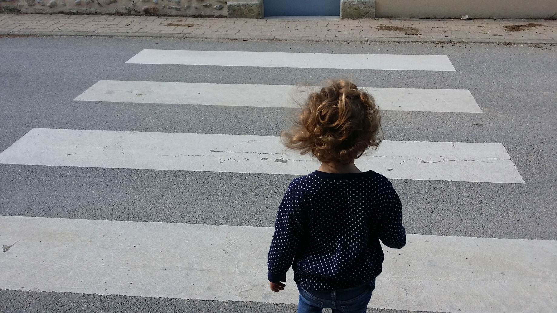 В Махачкале автомобиль совершил наезд на 4-летнего ребенка