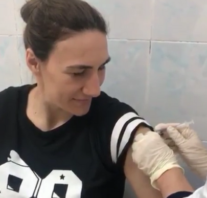 Двукратная чемпионка мира по боксу Зенфира Магомедалиева сделала прививку от коронавируса