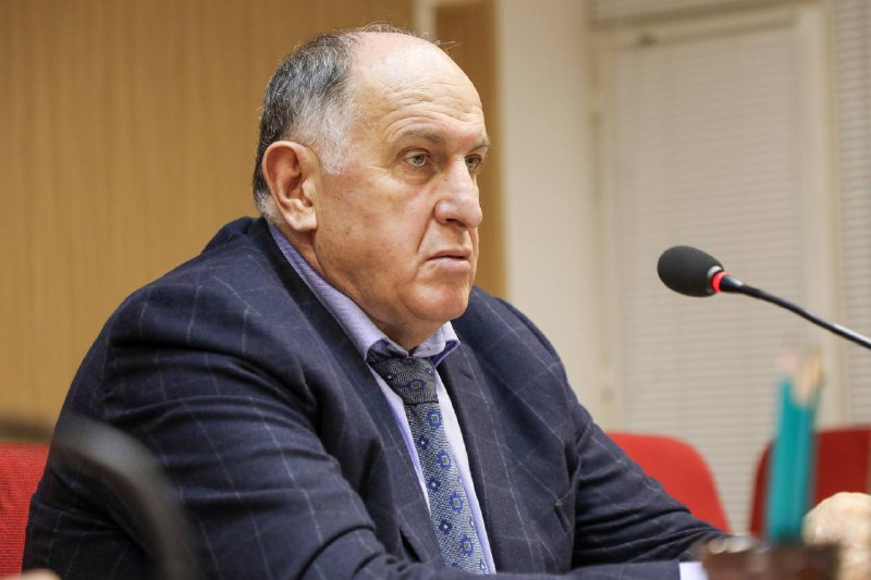 Абдулмуслимов проводит встречу с коллективом Минтруда Дагестана