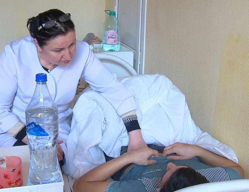 Около 40 человек попали в госпиталь после посещения одного из кафе Махачкалы