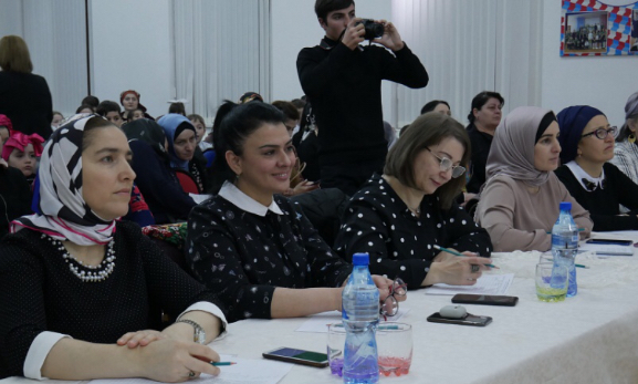 В Хасавюрте "Самым классным классным" признаны Зухра Идикова и  Юлдуз Биярсланова