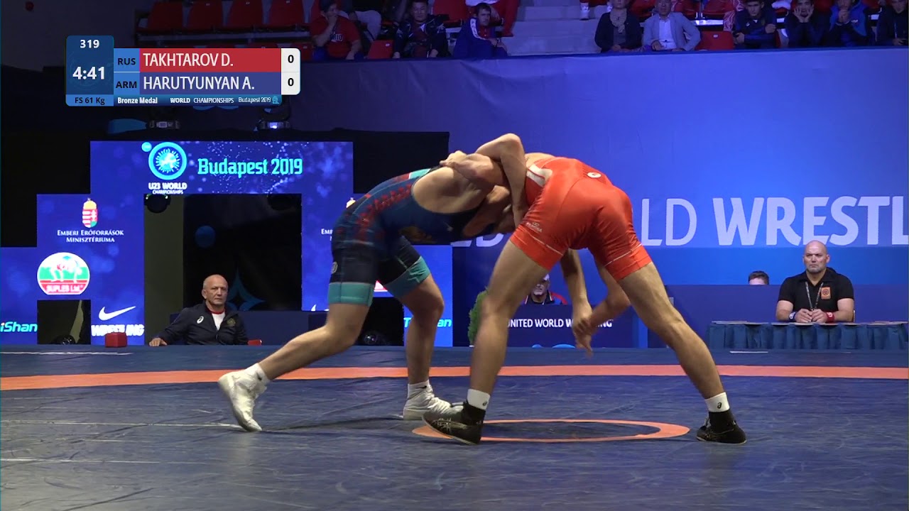 Динислам Тахтаров и Азнаур Таваев завоевали золото на чемпионате СКФО  по вольной борьбе