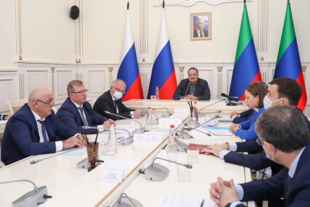 Вопросы обеспечения жителей Дагестана теплом и электроэнергией являются ключевыми, отметил Меликов