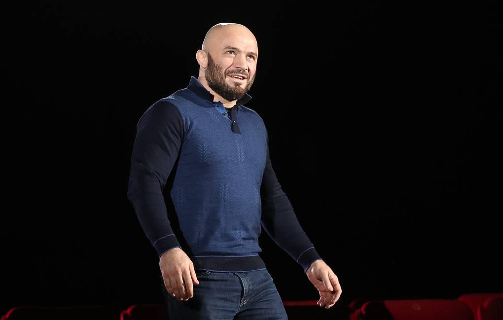 Владимир Минеев устроил драку с Магомедом Исмаиловым во время турнира в Москве