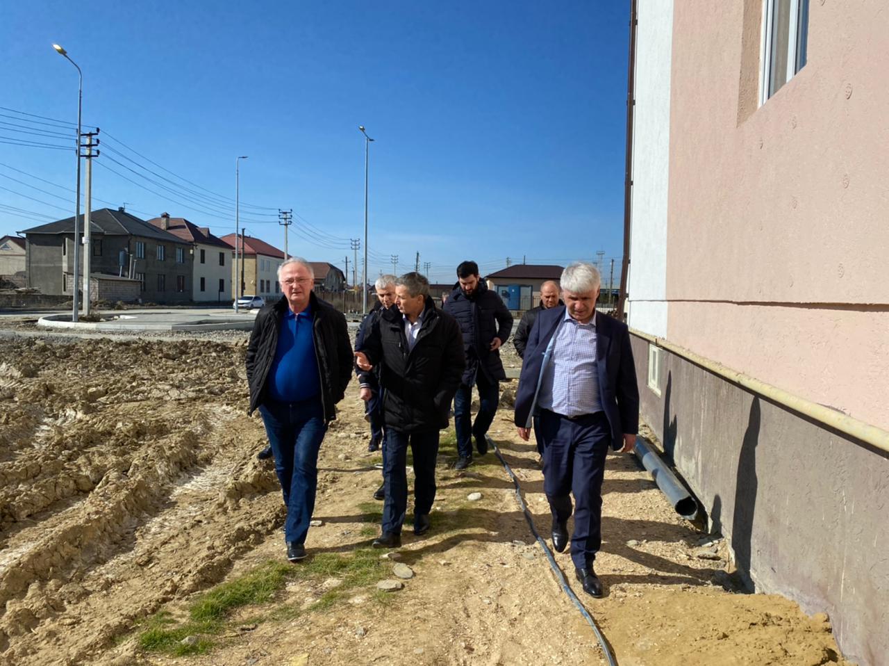 Абдулпатах Амирханов посетил микрорайон "Ипподром" в Махачкале