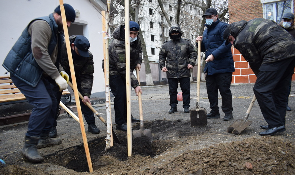 В Дагестане росгвардейцы посадили именные деревья в честь Героев Отечества