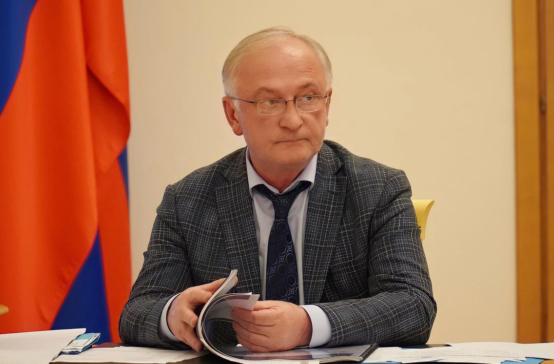 Вопрос ликвидации трехсменного режима обучения обсудили в правительстве Дагестана