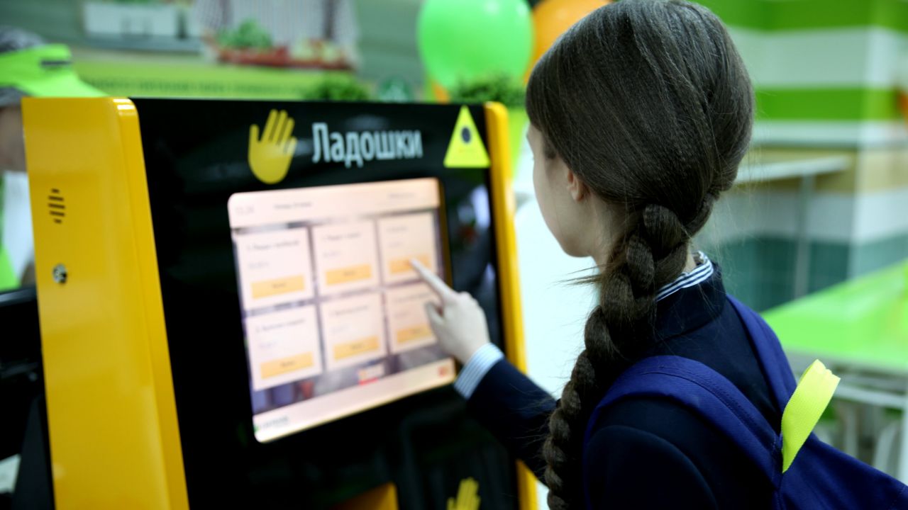 В Минобрнауки Дагестана прошло обсуждение проекта безналичной оплаты питания школьниками
