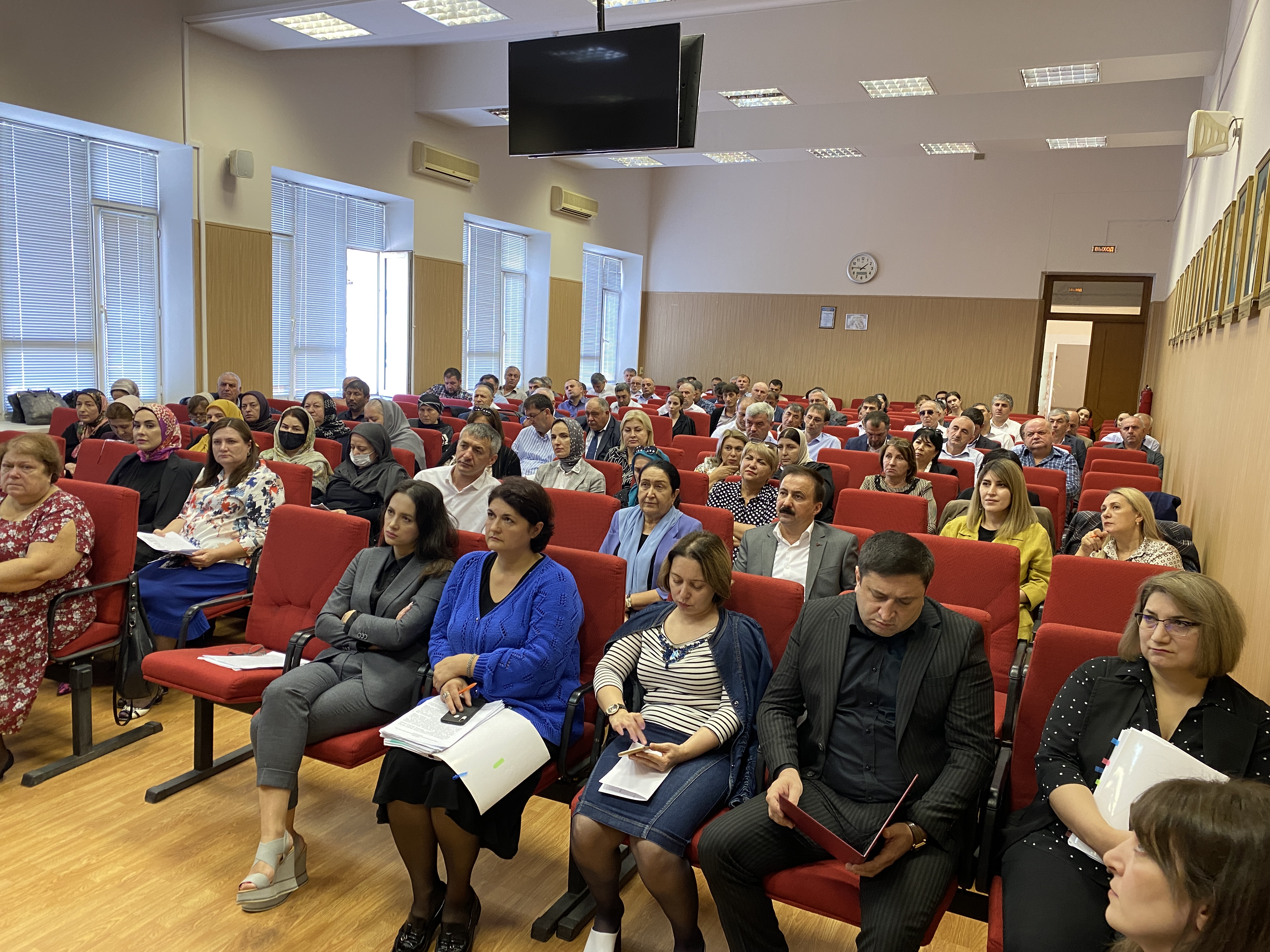 Проблемные вопросы, связанные с выплатами на детей от 3 до 7 лет озвучила Изумруд Мугутдинова
