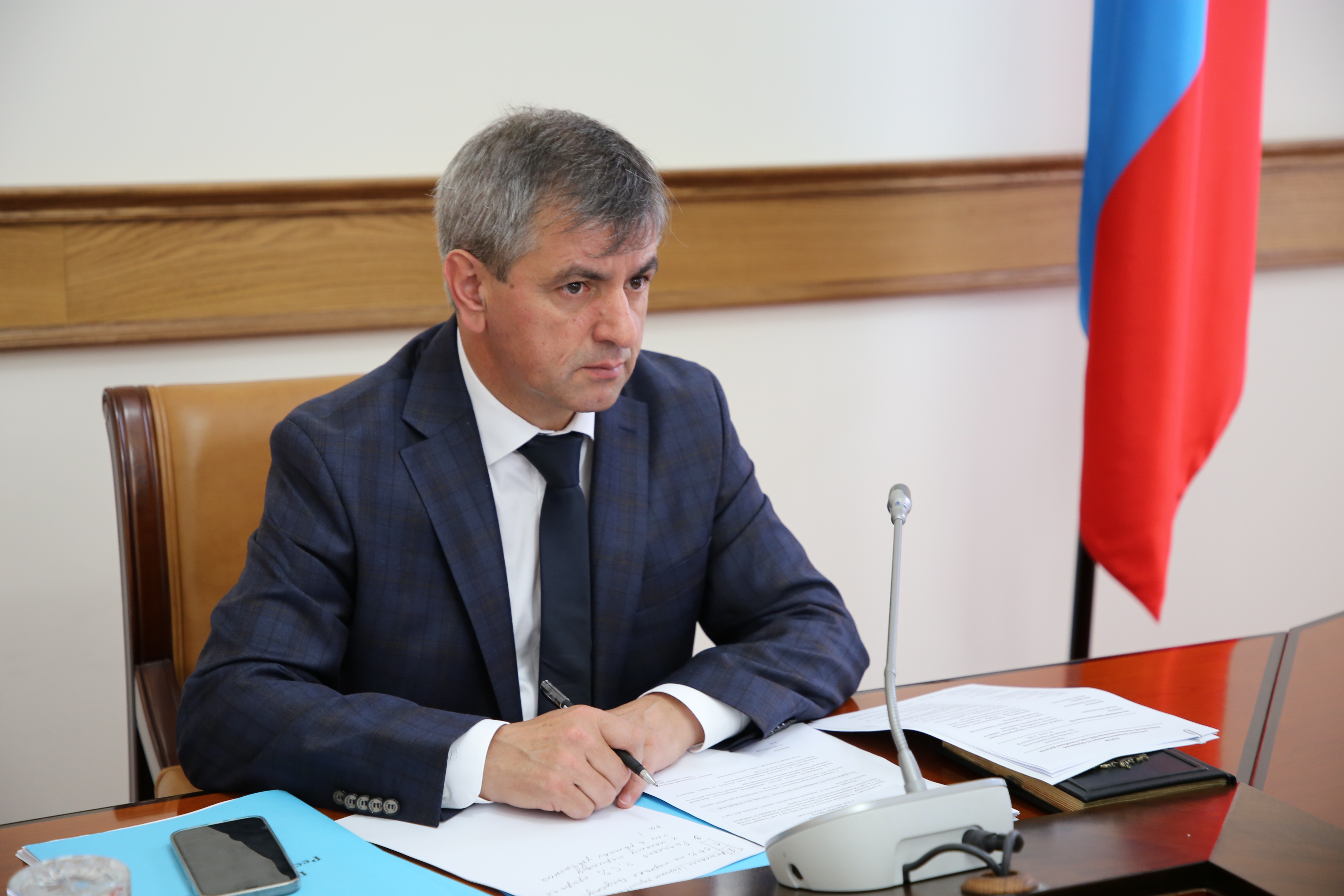 Нюсрет Омаров провел заседание Комиссии по проведению Всероссийской переписи населения в Дагестане