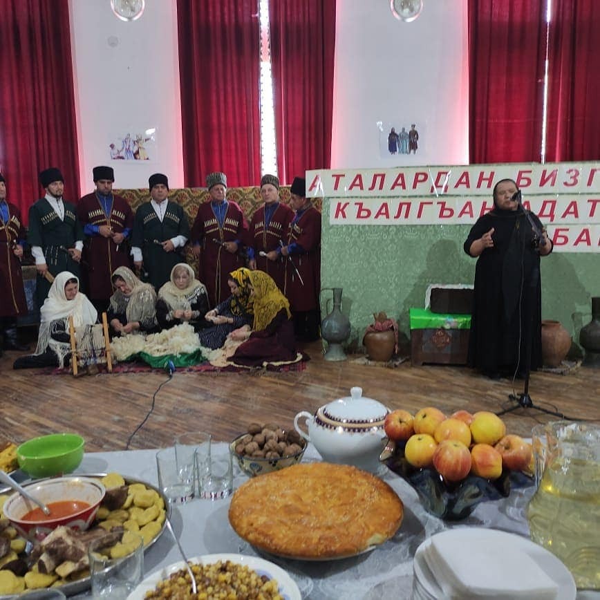 Аталардан къалгъан бизге адат бар