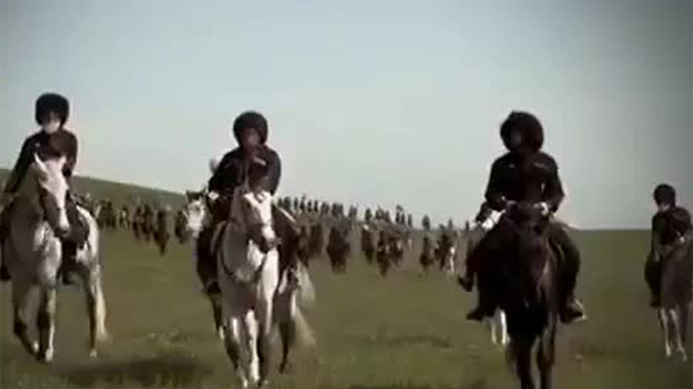 Всадники из Чечни прибыли в Дагестан к могиле легендарного Байсунгура