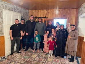 Минтруд Дагестана в Хасавюртовском районе поздравил многодетные семьи с рождением 11 и 12 ребенка