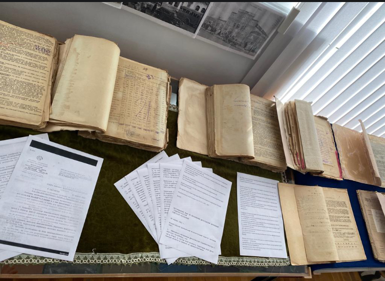 В рамках празднования 100-летнего юбилея в историко-краеведческом музее Карабудахкентского района открылась книжная выставка