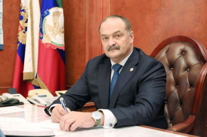 Сергей Меликов поздравил дагестанцев с Днём работника налоговых органов