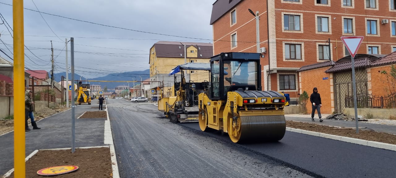 В поселке Семендер проводится капитальный ремонт улицы Тотурбиева