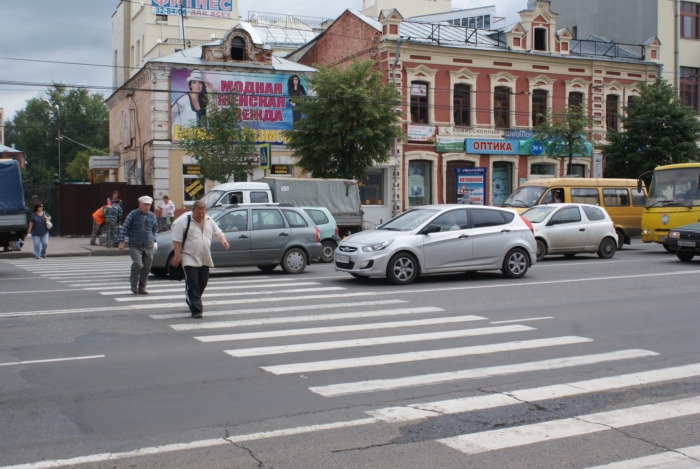 В ДТП в Махачкале пострадали водитель, пассажирка и ребенок