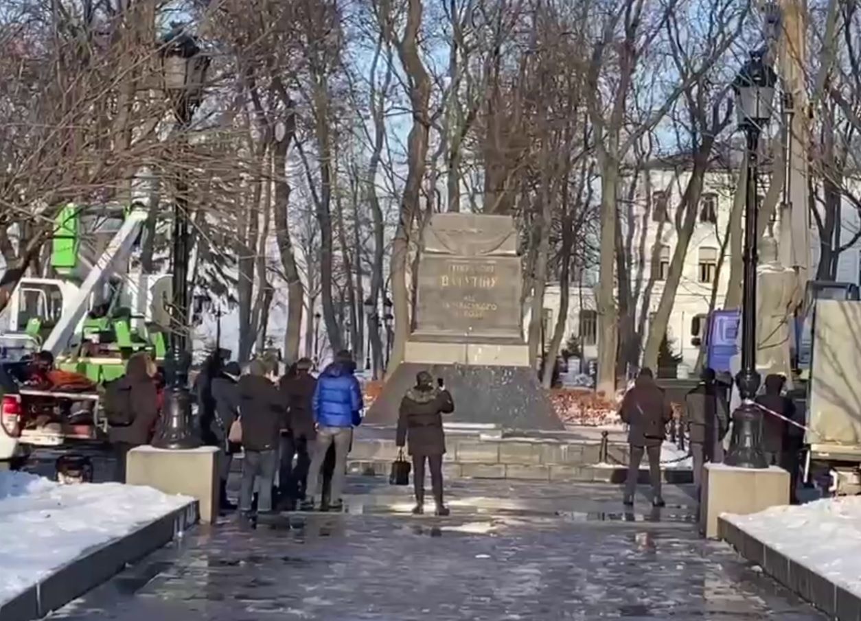 Что означает снос памятников на Украине
