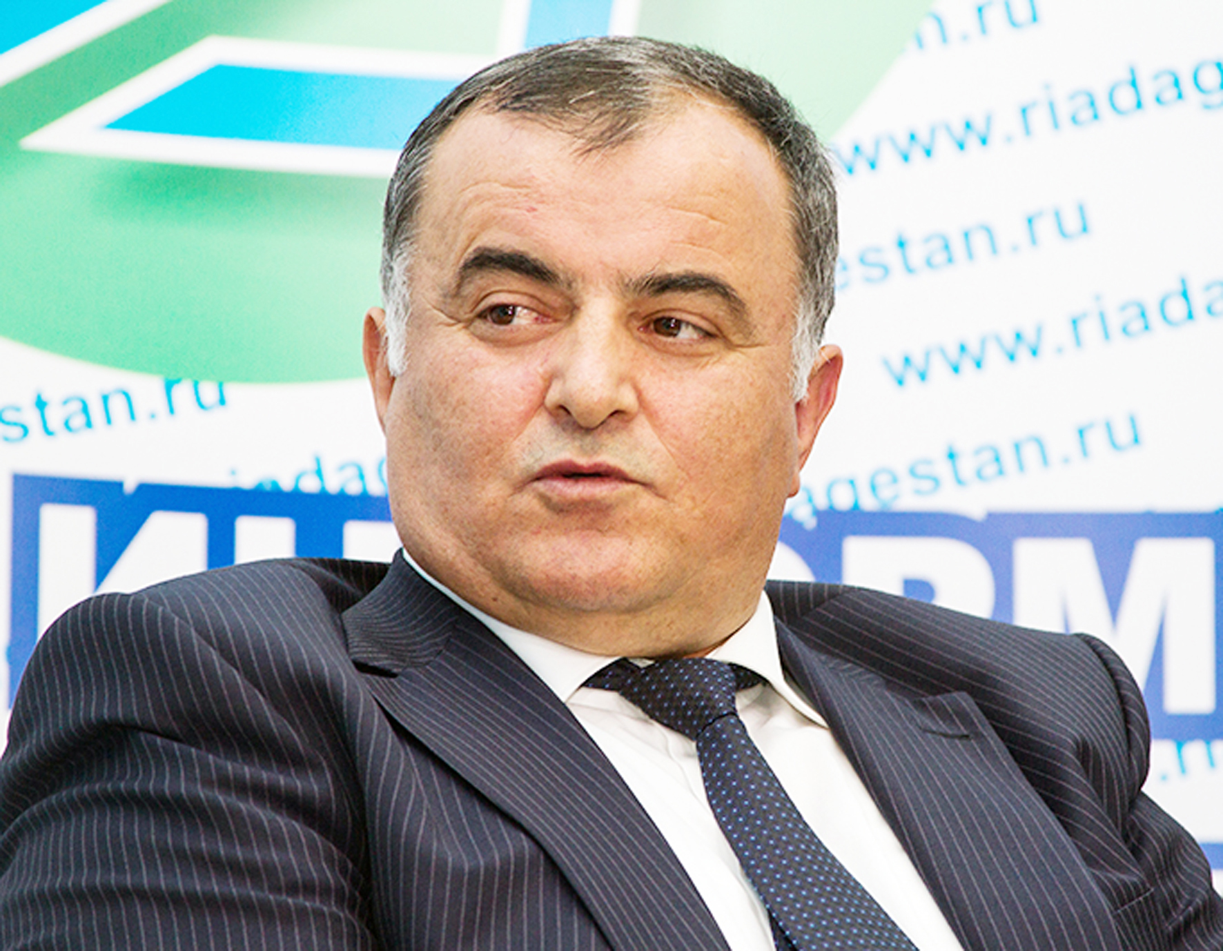 «Бир къалкъыны тюбюнде яшайгъанланы борчу»